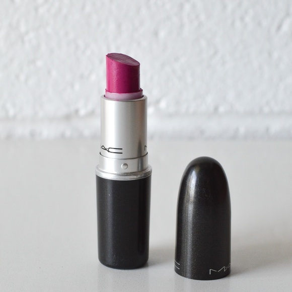 MAC Cosmetics Lipstick *FLAT OUT FABULOUS* Dark fuchsia - Picture 5 of 8